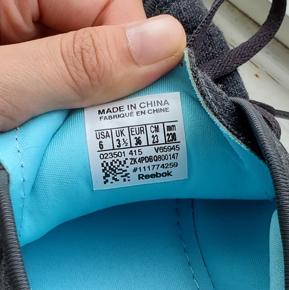 Reebok gray shoes - Picture 4 of 4